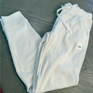 Alo Yoga Jogger - size S